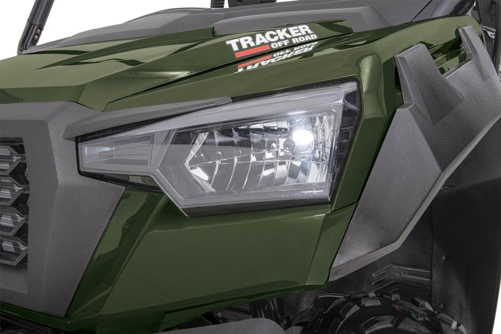 2022 800SX Side By Side TRACKER Off Road